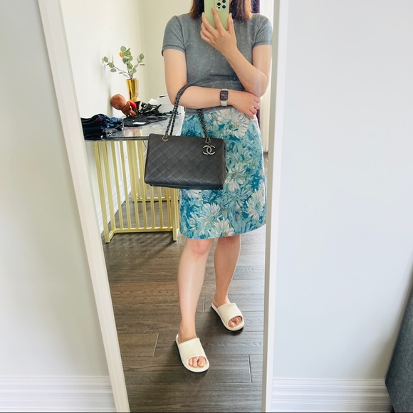 [SOLD] Authentic Chanel Grey Calf Leather Shoulder Purse Tote - Picture 11 of 16